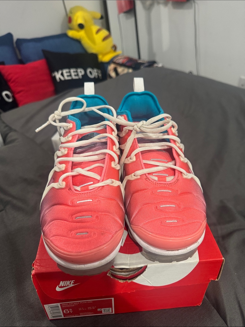 Nike VaporMax Plus Gradient Coral Pink to Teal Sneakers - Picture 2 of 2
